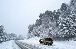 Domaniç-İnegöl kara yolunda kar yağışı etkili...