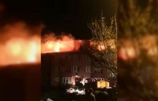 Yalova'da bir binanın çatısında çıkan yangın...