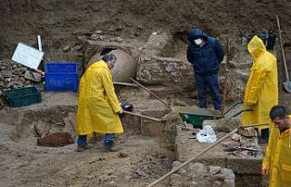 Antandros Antik Kenti yakınlarında yeni antik mezarlara...