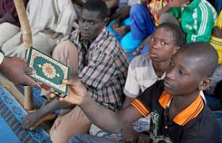 Afrika'da 21 bin Kur'an-ı Kerim dağıttı