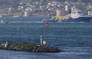 Rus Donanmasına ait gemi Çanakkale Boğazı'ndan...