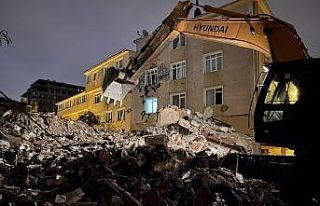 Üsküdar'da patlamanın yaşandığı binada...