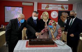 Kırklareli Valisi Bilgin 102 yaşındaki Fatma Kılıçarslan'ı...