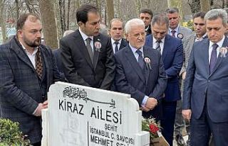 Şehit Savcı Mehmet Selim Kiraz mezarı başında...