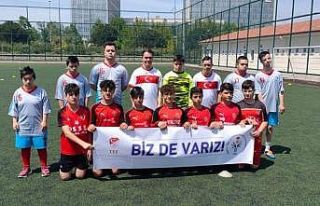 Bursa'da down sendromlu sporcular futbol maçına...