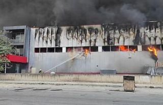 Bursa'da fabrikada çıkarak yayılan yangına...