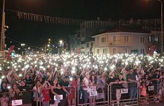 Bursa'da Retrobüs grubu konser verdi