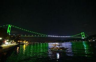 Fatih Sultan Mehmet Köprüsü Pakistan bayrağının...