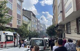 İstanbul'da apartmanın çatısında çıkan...