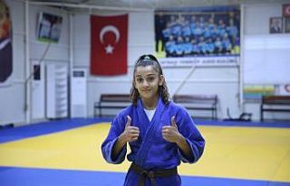 13 yaşında Balkan şampiyonu olan milli judocu Ezgi...