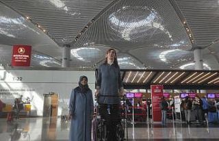 Dünyanın en uzun boylu kadını THY'nin desteğiyle...
