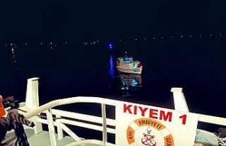 Çanakkale Boğazı'nda arızalanan tekne, KEGM...
