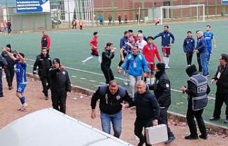 Bursa'da amatör lig maçında sahaya girerek...