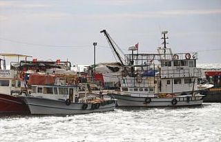 Lodos, Marmara Denizi'nde ulaşımı aksatıyor