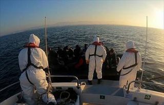 Balıkesir açıklarında 24 düzensiz göçmen yakalandı