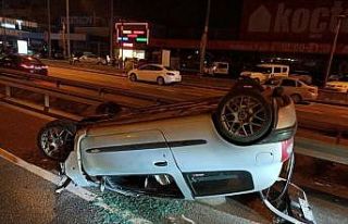 Kocaeli'de devrilen otomobildeki 4 kişi yaralandı