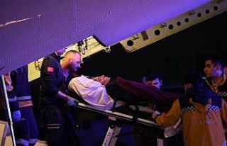 Deprem bölgesinden 6 yaralı ambulans uçakla İstanbul'a...