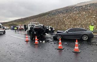 Bursa'da zincirleme trafik kazasında 4 kişi...