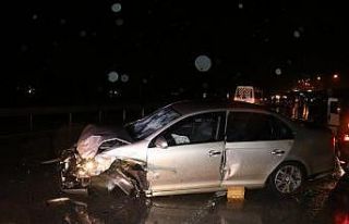Kocaeli'de bir kişi gasbettiği araçla 2 polis...
