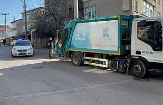 Kocaeli'de otomobilin çarptığı belediye temizlik...