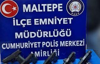 İstanbul'da silah ticareti iddiasıyla gözaltına...