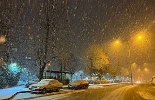 Sakarya kent merkezi ve ilçelerinde kar etkili oluyor