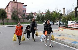 KADEM Edirne'de yaşayan depremzedelere yardımlarda...
