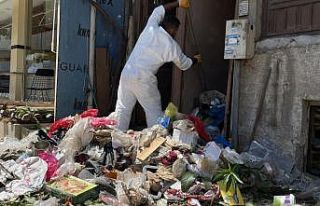 Bursa'da tonlarca çöpün bulunduğu evde temizleme...
