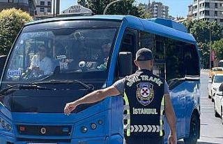 Kadıköy'de sivil trafik ekipleri minibüslerde...