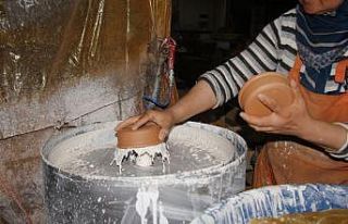 Bilecik'te geleneksel çömlek üretimi kadınlar...