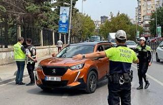 Kadıköy'de yayalara yol vermeyen sürücülere...