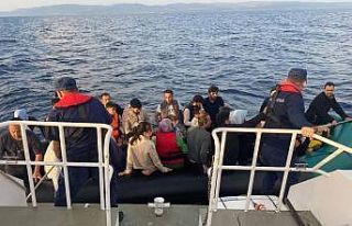 Ayvalık açıklarında 52 düzensiz göçmen kurtarıldı,...