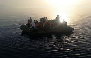Çanakkale açıklarında 121 düzensiz göçmen yakalandı,...