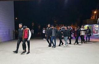 Bursa'da bir binada 50 göçmen yakalandı