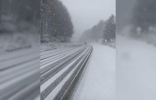 Kar nedeniyle ağır araç trafiğine kapatılan İnegöl-Domaniç...