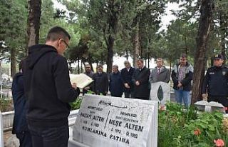 Şehit öğretmen Neşe Alten ve babası mezarları...