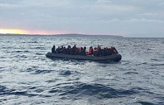 Ayvalık açıklarında 47 düzensiz göçmen kurtarıldı