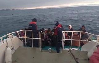 Ayvalık açıklarında 48 düzensiz göçmen yakalandı,...