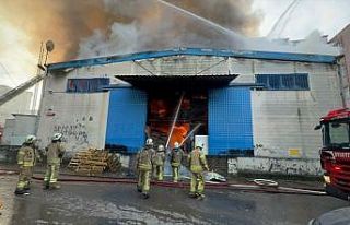 Maltepe'de iş yerinde çıkan yangına müdahale...