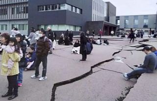 Japonya'da 7,4 büyüklüğünde deprem!