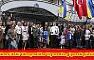 Ankara'daki Ukraynalılar Vışıvanka giyerek yürüdü