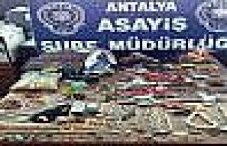 Hırsızlık Şüphelisi, Antalya’da Polisten Kaçamadı