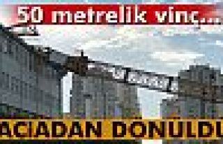 İzmir'de 50 metrelik kule vinç lise binasının...