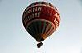 Kapadokya’da balonlar Türk bayrakları ile havalandı