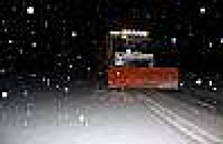 Nevşehir’de karayolları ekipleri karla mücadele...