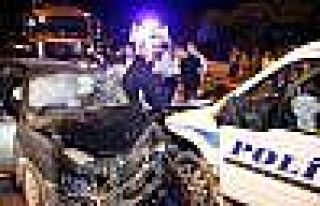 Polis Otosu İle Otomobil Çarpıştı: 3 Yaralı