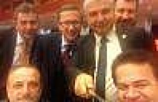 Selfie Çubuğu Meclise Girdi