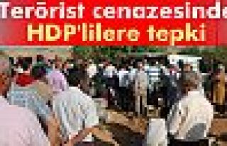 Terörist cenazesinde HDP'lilere tepki