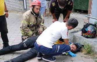 Kadıköy'de hafif ticari araçla çarpışan motosikletin sürücüsü yaralandı