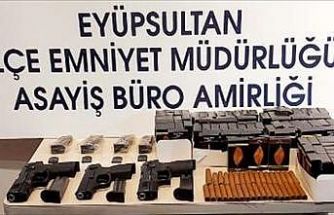 İstanbul'da bir markette 3 ruhsatsız tabanca bulundu